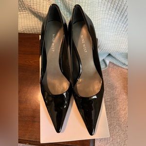 Nine West black pumps wear few time